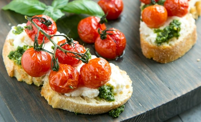 Bruschetta met tomatenconfit.png|300
